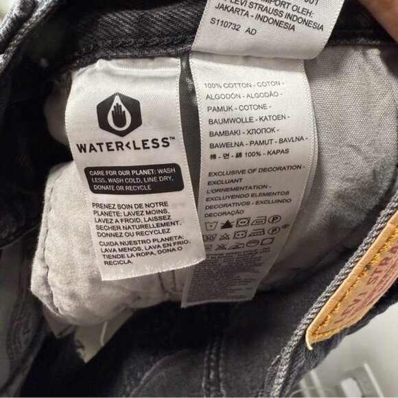 LEVI’S 501® ORIGINAL FIT HIGH RISE WOMEN'S SHORTS SIZE 26 - Picture 13 of 15